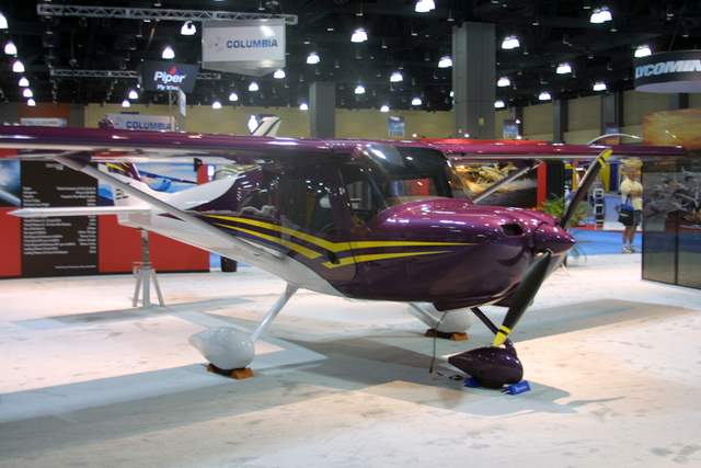 Cessna 162 SkyCatcher at the 2007 AOPA Convention