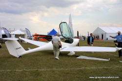 Phoenix motorglider pictures, images of the Phoenix motorglider LSA or lightsport aircraft - 1